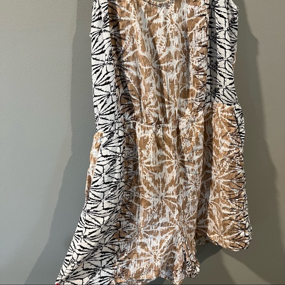 BCBGMAXAZRIA Women's Tan White Black Flowy Romper Medium - Picture 6 of 9